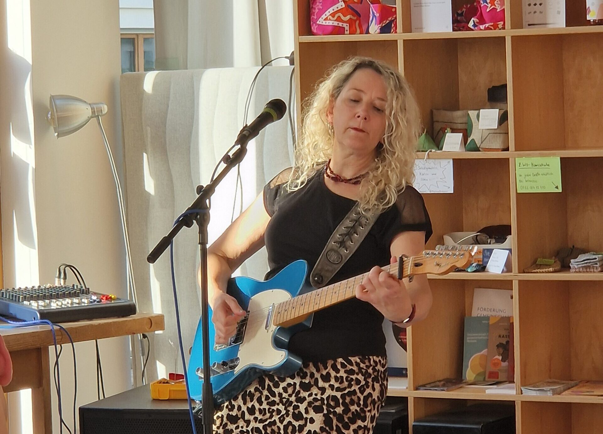 Wohnzimmerkonzert mit Ginger Wade – eine heiße Kiste