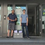 Unsere Vorstände Miro und Martin unterschreiben den Bauantrag für unser Mehrgenerationenhaus im Heiligkreuzviertel.
Darauf folgte Unterzeichnung des Kaufvertrags für das Grundstück.